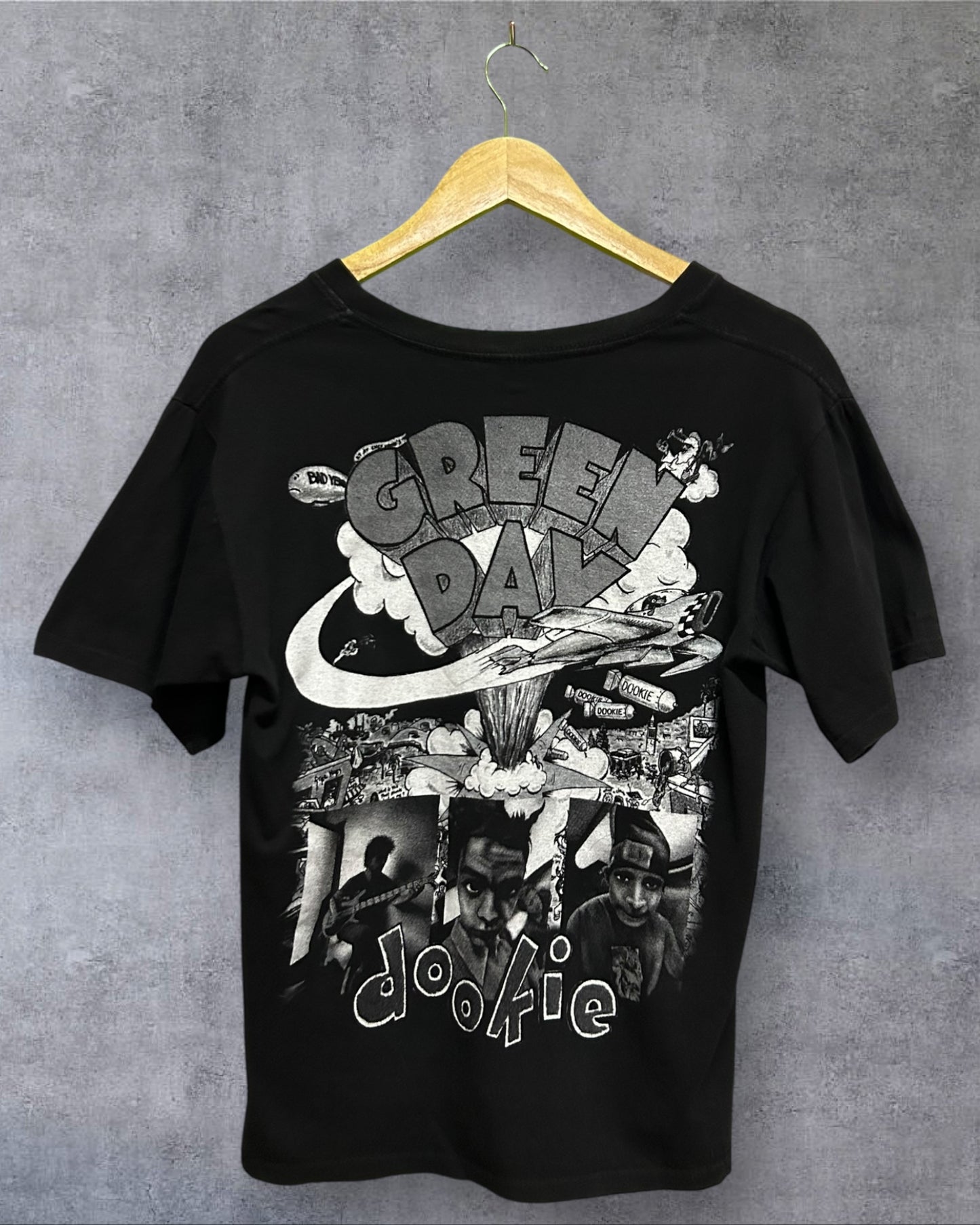 2000’s Green Day Dookie Grayscale Medium on Tag